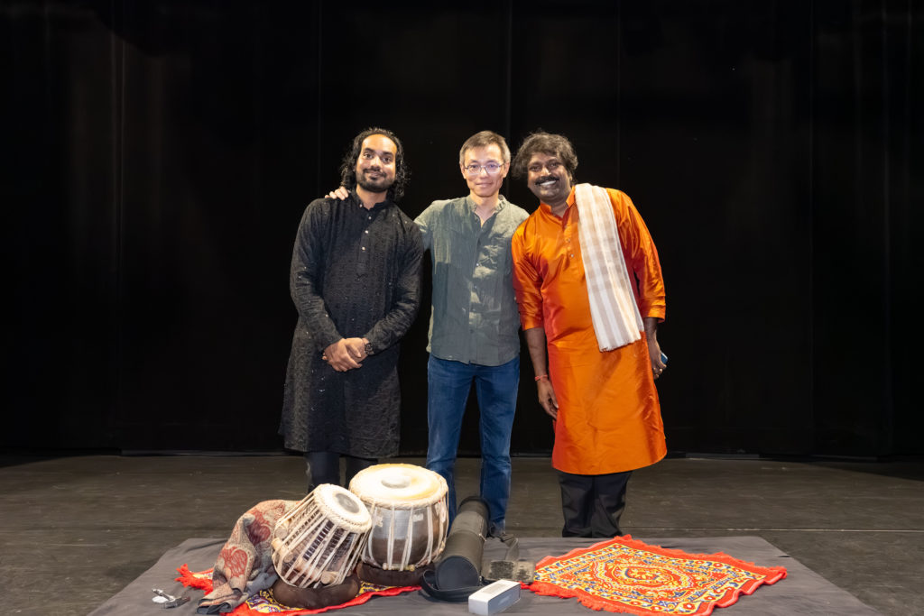 Mosin Kawa (gauche), Ming YANG et Rishab Prasanna (droit) – Arts indiens 2025 par EUGASIA, à Espace ICARE, Issy-les-Moulineaux